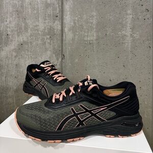 ASICS GT-2000 6 Trail Green Women’s US 11.5 / Men’s US 10